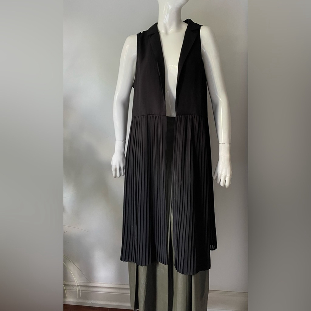 all row pleated Elegant Black Long Vest - Picture 5 of 12